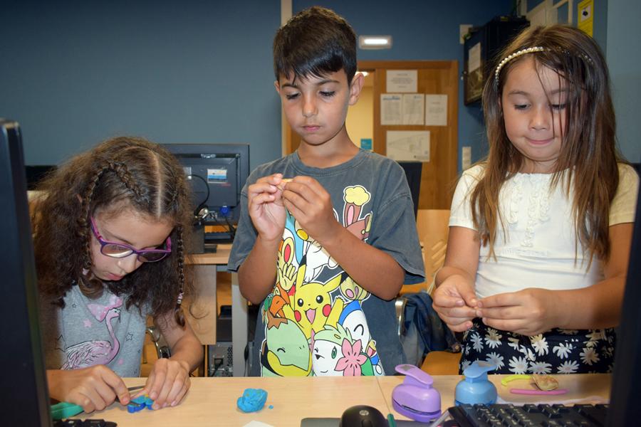 Unha decena de rapaces de Valga convértense en especialistas TIC na Aula CeMIT